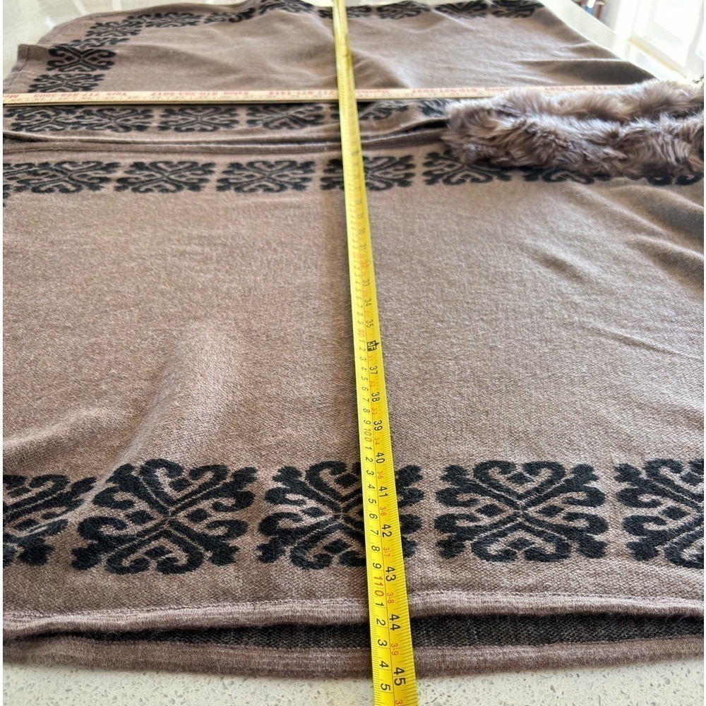 Poncho Cape Shaw Coat Ornate Women's Faux Fur Trim Brown Black One Size Classic - Picture 9 of 12